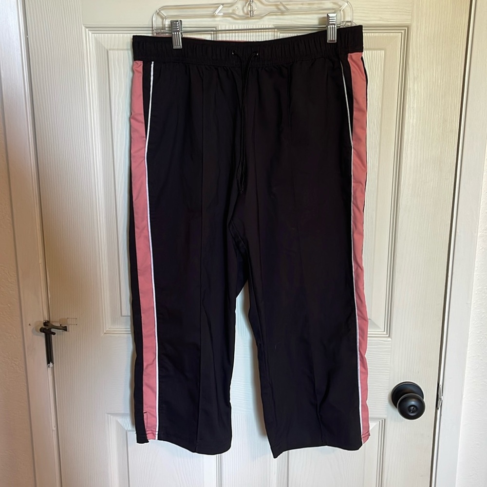 St. John’s Bay Active. Size L.